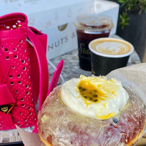 Foto tomada en Sidecar Doughnuts &amp; Coffee  por Rahaf el 8/8/2022