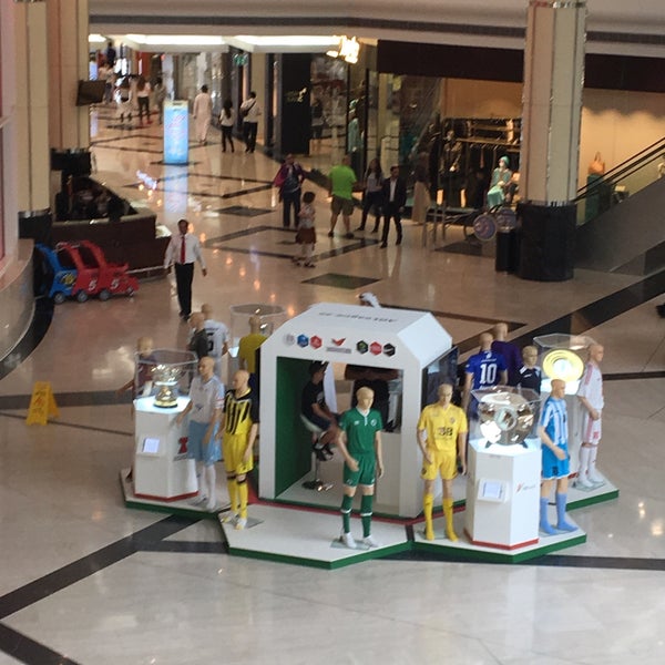 รูปภาพถ่ายที่ Al Ain Mall โดย Burak G. เมื่อ 9/30/2016