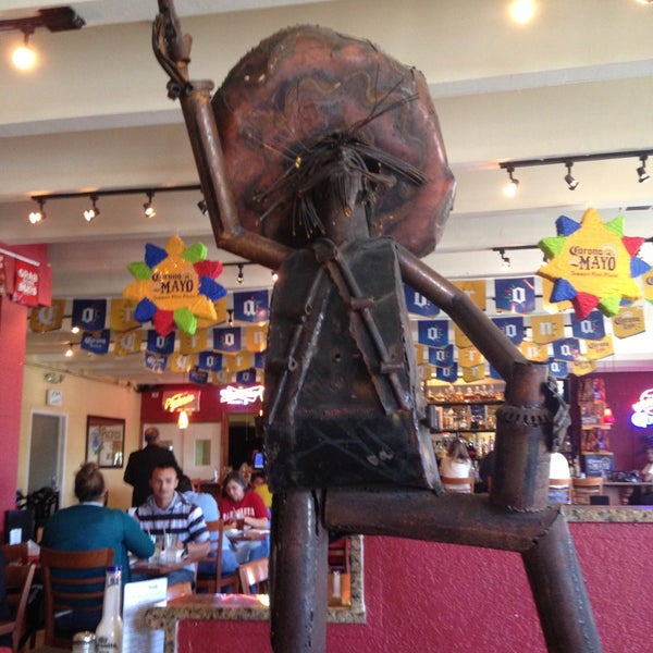 Foto scattata a The Mexican Restaurant &amp; Bar da Lotusstone il 5/25/2013