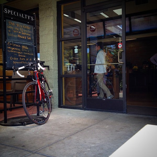 รูปภาพถ่ายที่ Specialty’s Café &amp; Bakery โดย Lotusstone เมื่อ 9/8/2014