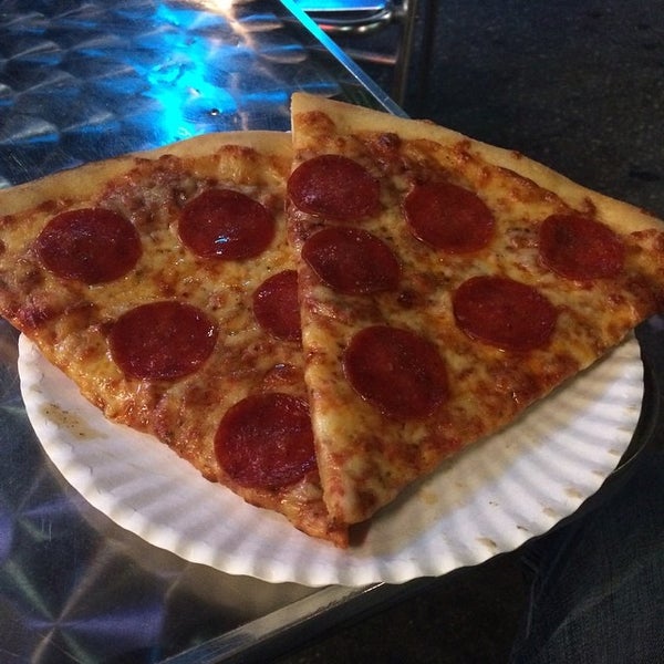 Das Foto wurde bei Joey Brooklyn&#39;s Famous Pizza von Steven D. am 8/10/2014 aufgenommen