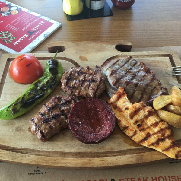 Снимок сделан в Şehir Kasabı &amp; Steak House пользователем ERK🅰N 6. 6/30/2017