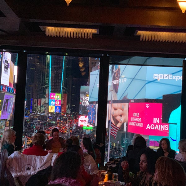 Photo taken at R Lounge at Two Times Square by Drake A. on 2/17/2019