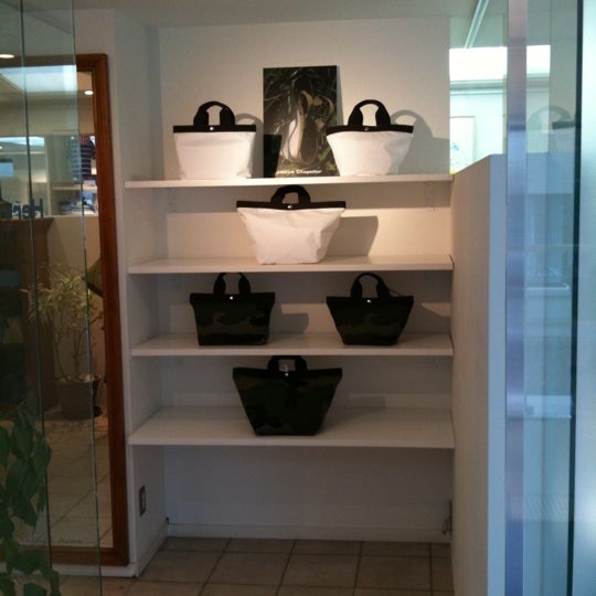 Herve Chapelier エルベシャプリエ代官山 Accessories Store Herve Chapelier エルベシャプリエ代官山 Accessories Store