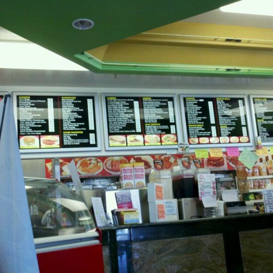 6/10/2011にCindy J.がTom&#39;s #1 World Famous Chili Burgersで撮った写真