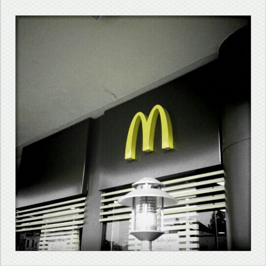 Photo taken at McDonald&#39;s by Matt R. on 11/12/2011
