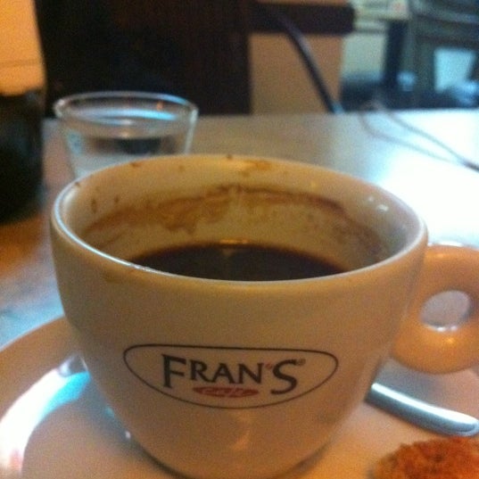 Photo taken at Fran&#39;s Café Moema by Danilo V. on 2/17/2011