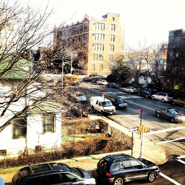 O. Парк авеню новорижское шоссе. Станция авеню пи. Смит-стрит - девятая улица (линия калвер, ай-эн-ди). П авеню.