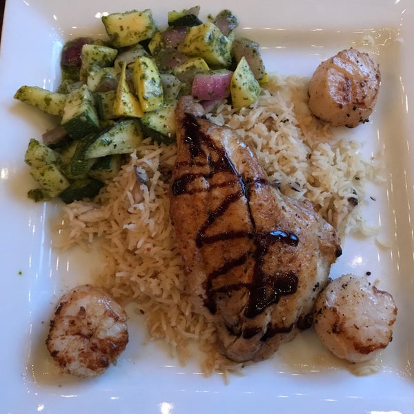 Our waiter suggested the Grouper special of the night, & holy cow. Pesto-based seasonal grilled veggies, seared scallops, & glazed grouper over a bed of seasoned (to perfection) rice! Agh! Delicious!