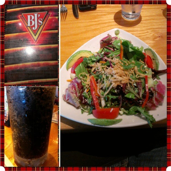 Photo taken at BJ&#39;s Restaurant &amp; Brewhouse by Logan M. on 3/27/2013