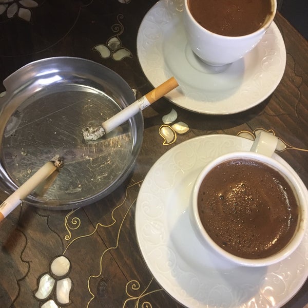Das Foto wurde bei Cafe Mırra von Ikbal K. am 10/20/2019 aufgenommen