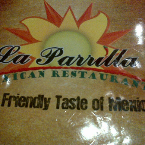 Foto scattata a La Parrilla Mexican Restaurant da Chelsie T. il 10/19/2012