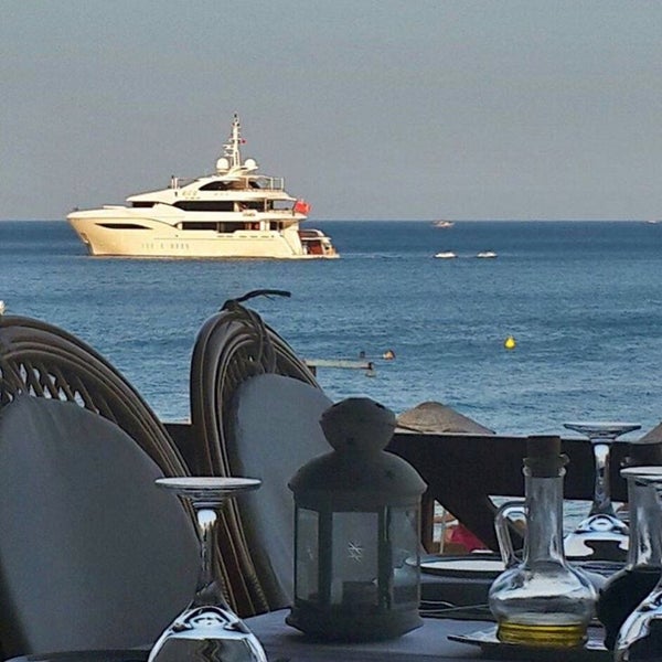 Das Foto wurde bei Sinemis Hotel Beach &amp; Restaurant von gürkan e. am 5/30/2019 aufgenommen