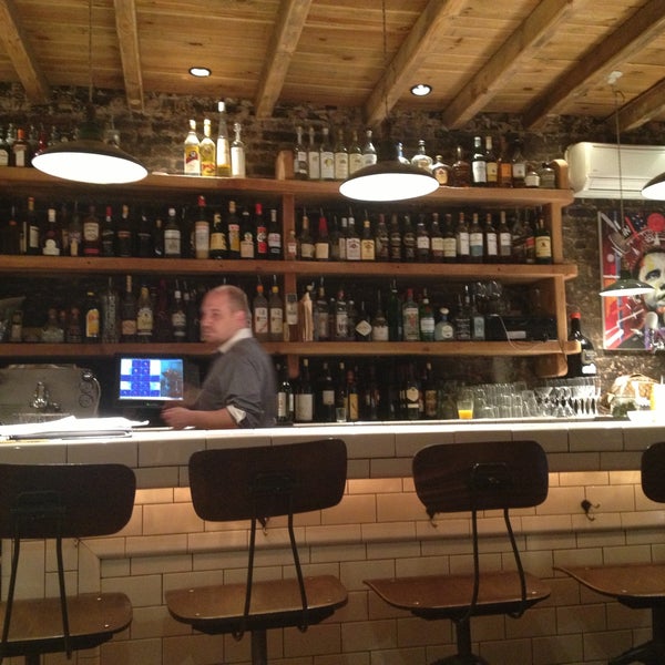 5/18/2013 tarihinde Colette Q.ziyaretçi tarafından Aria Wine Bar'de çekilen fotoğraf
