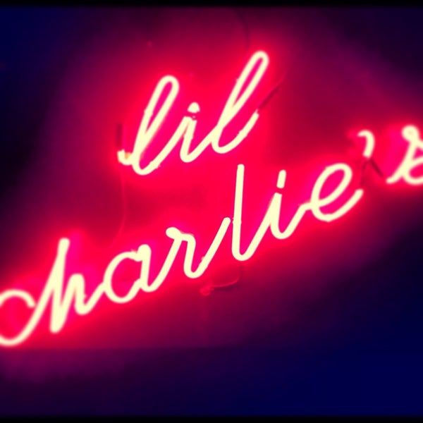 Снимок сделан в Li&#39;l Charlie&#39;s пользователем The Cheeky C. 6/9/2013