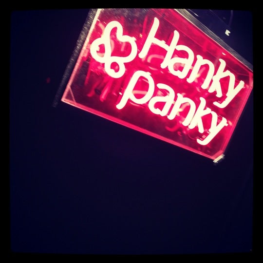 Foto tomada en The Hanky Panky Club  por The Cheeky C. el 11/25/2012