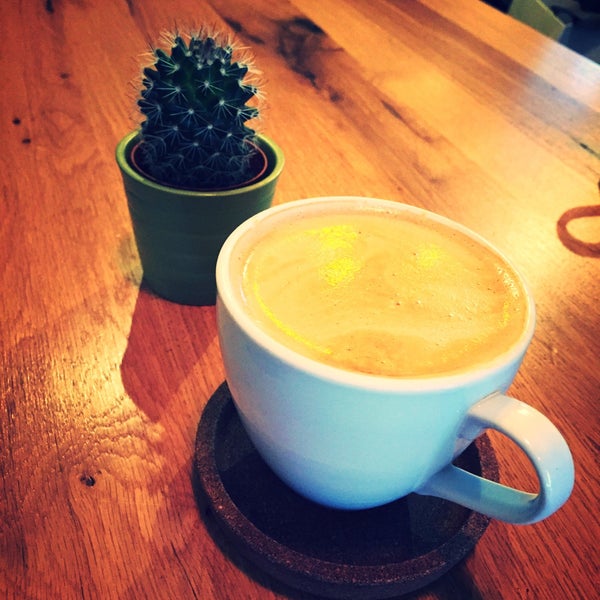 Das Foto wurde bei Crop Coffee Shop von solntse am 10/14/2017 aufgenommen