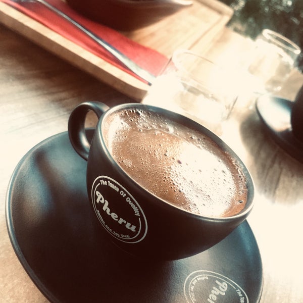 Photo prise au Pheru Coffee and Tea Shop par solntse le8/27/2019