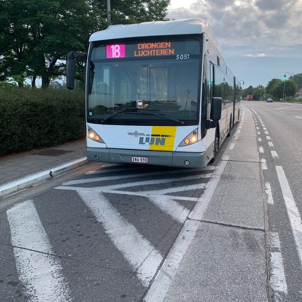 Photo taken at Bus 18 P+R Oostakker - Drongen Heiebree - (Merendree) by Matthias D. on 6/15/2020