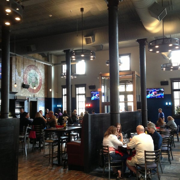 5/25/2013 tarihinde Jim A.ziyaretçi tarafından Jackson&#39;s Blue Ribbon Pub: Downtown'de çekilen fotoğraf