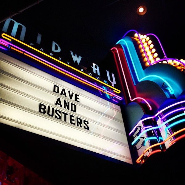 รูปภาพถ่ายที่ Dave &amp; Buster&#39;s โดย Rosy เมื่อ 9/23/2012