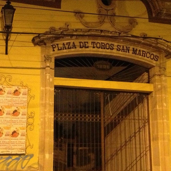 รูปภาพถ่ายที่ Plaza de Toros San Marcos โดย CH o. เมื่อ 3/1/2013