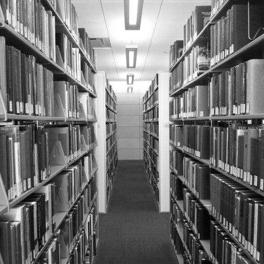 Foto tirada no(a) LMU - William H. Hannon Library por Jobo L. em 9/28/2012