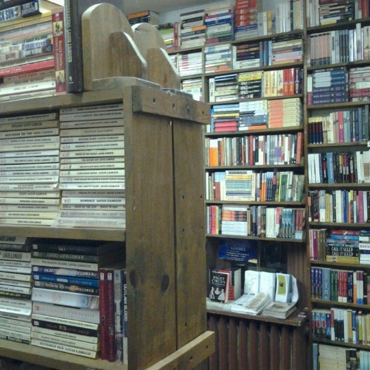 รูปภาพถ่ายที่ The Book House โดย Jared เมื่อ 11/11/2012