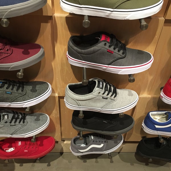 vans tyrone mall