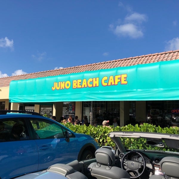 รูปภาพถ่ายที่ Juno Beach Café โดย GreatStoneFace A. เมื่อ 2/25/2018