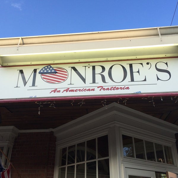 รูปภาพถ่ายที่ Monroe&#39;s โดย GreatStoneFace A. เมื่อ 6/21/2015