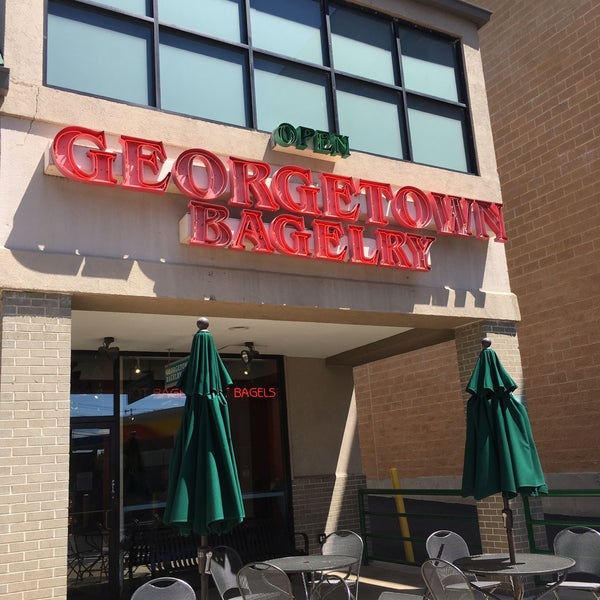 Photo taken at Georgetown Bagelry by GreatStoneFace A. on 5/8/2017