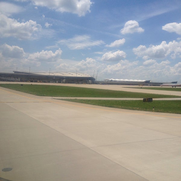 Снимок сделан в Indianapolis International Airport (IND) пользователем Cecil E. 5/8/2013