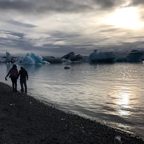 К чему снится лед на реке. Экскурсия по леднику международный опыт. Ice walk. Izipizi glacier. Ice walking.