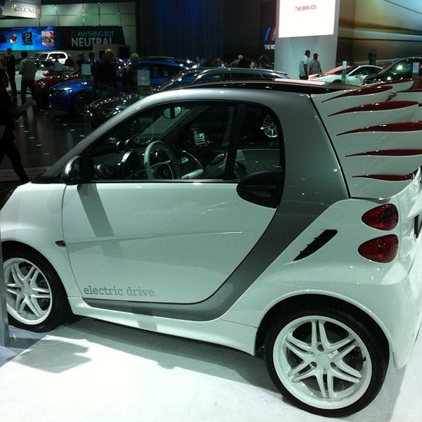 Новый смарт и бмв. Smart fortwo front motor. Show smart. Smart fortwo 2017. Smart fortwo electric d2020.