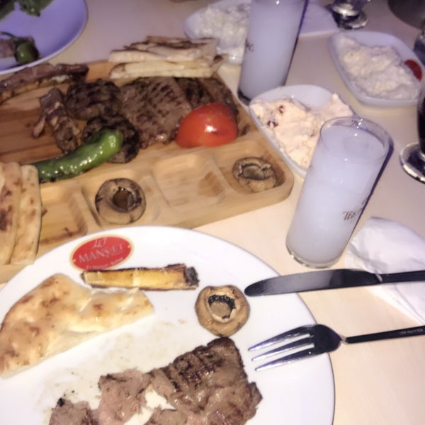 รูปภาพถ่ายที่ HT Manş-Et Restaurant โดย S€Z€R ⚓. เมื่อ 8/4/2017
