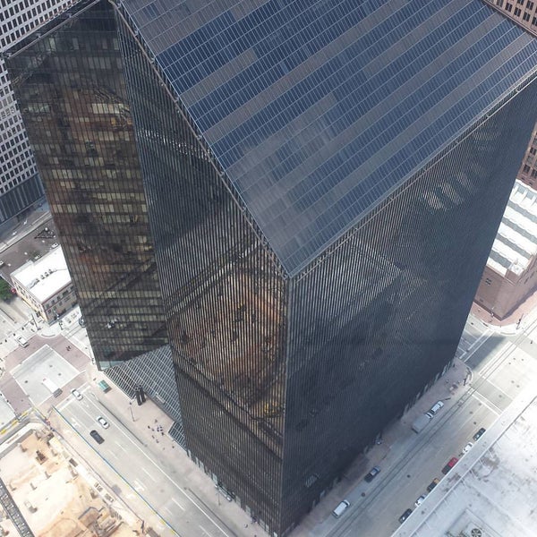 Foto tirada no(a) JPMorgan Chase Tower por Teddy H. em 9/1/2015