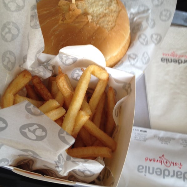 8/24/2014 tarihinde Alen ö.ziyaretçi tarafından Beeves Burger'de çekilen fotoğraf