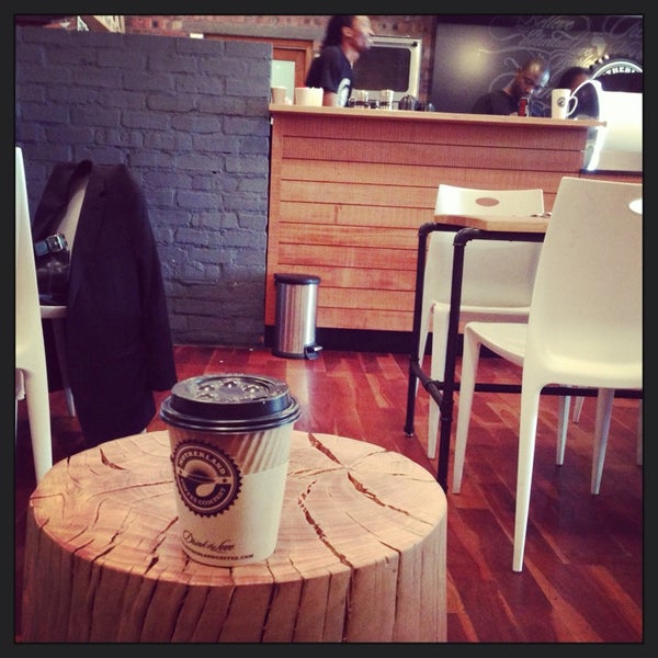 11/27/2013にRaisa P.がMotherland Coffee Companyで撮った写真