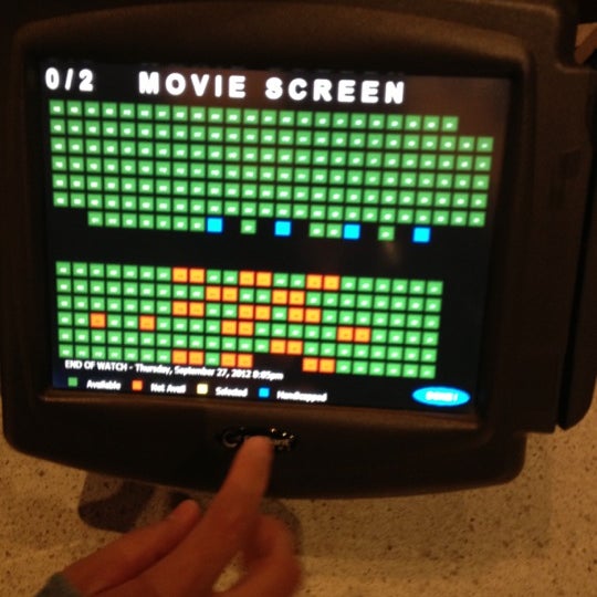 9/28/2012에 Hyunah L.님이 UltraLuxe Anaheim Cinemas at GardenWalk에서 찍은 사진
