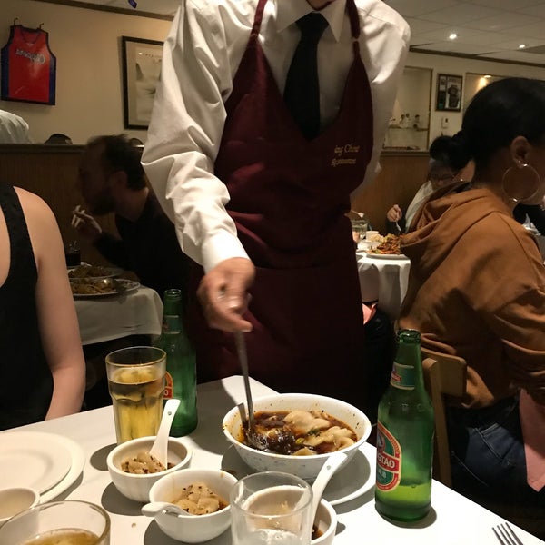 Foto tomada en Yang Chow Restaurant  por Leanne K. el 3/5/2018