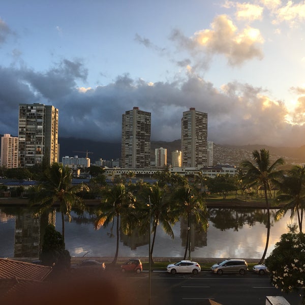 Снимок сделан в Coconut Waikiki Hotel пользователем Nathalie E. 8/30/2017