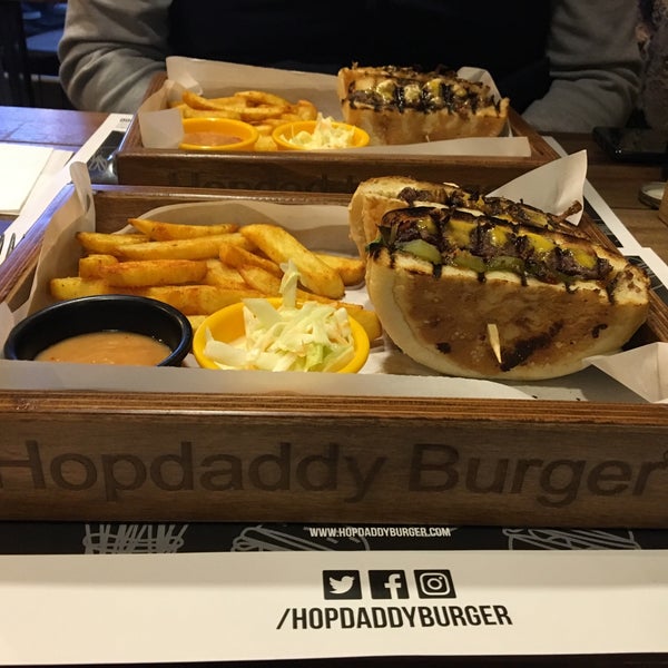 3/31/2018 tarihinde Abdullah Ö.ziyaretçi tarafından Hopdaddy Burger'de çekilen fotoğraf