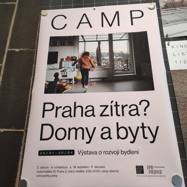 Foto diambil di CAMP – Centrum architektury a městského plánování oleh Katarína pada 1/29/2023