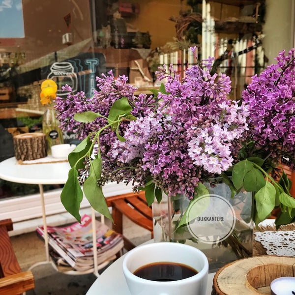 Photo taken at DukkanTere Work &amp; Shop &amp; Coffee by Zeynep Didem G. on 4/15/2017