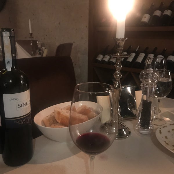 Das Foto wurde bei Elai Restaurant von Mehmet M. am 1/17/2018 aufgenommen