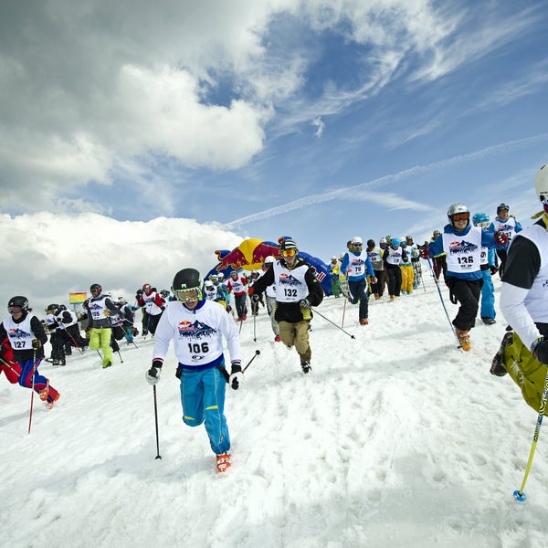 Hromadný závod pro lyžaře i snowboardisty aneb výzva pro nejrychlejší borce na svahu! www.redbull.cz/homerun 
