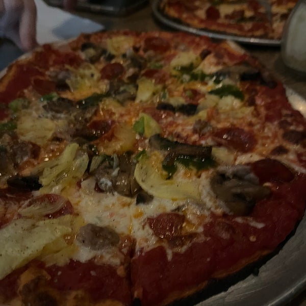 4/9/2023にOliviaがSquirrel&#39;s Pizzaで撮った写真