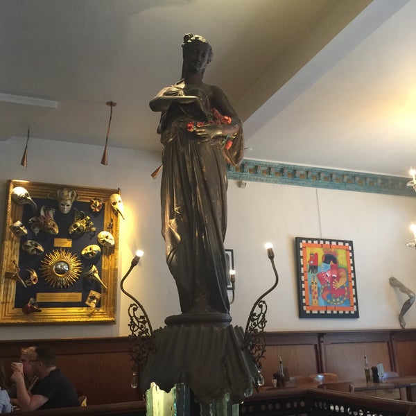 Photo taken at Restaurant O&#39;Pazzo by Linda on 6/21/2016