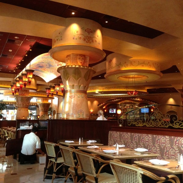 The Cheesecake Factory Restaurante Americano em Huntington Beach